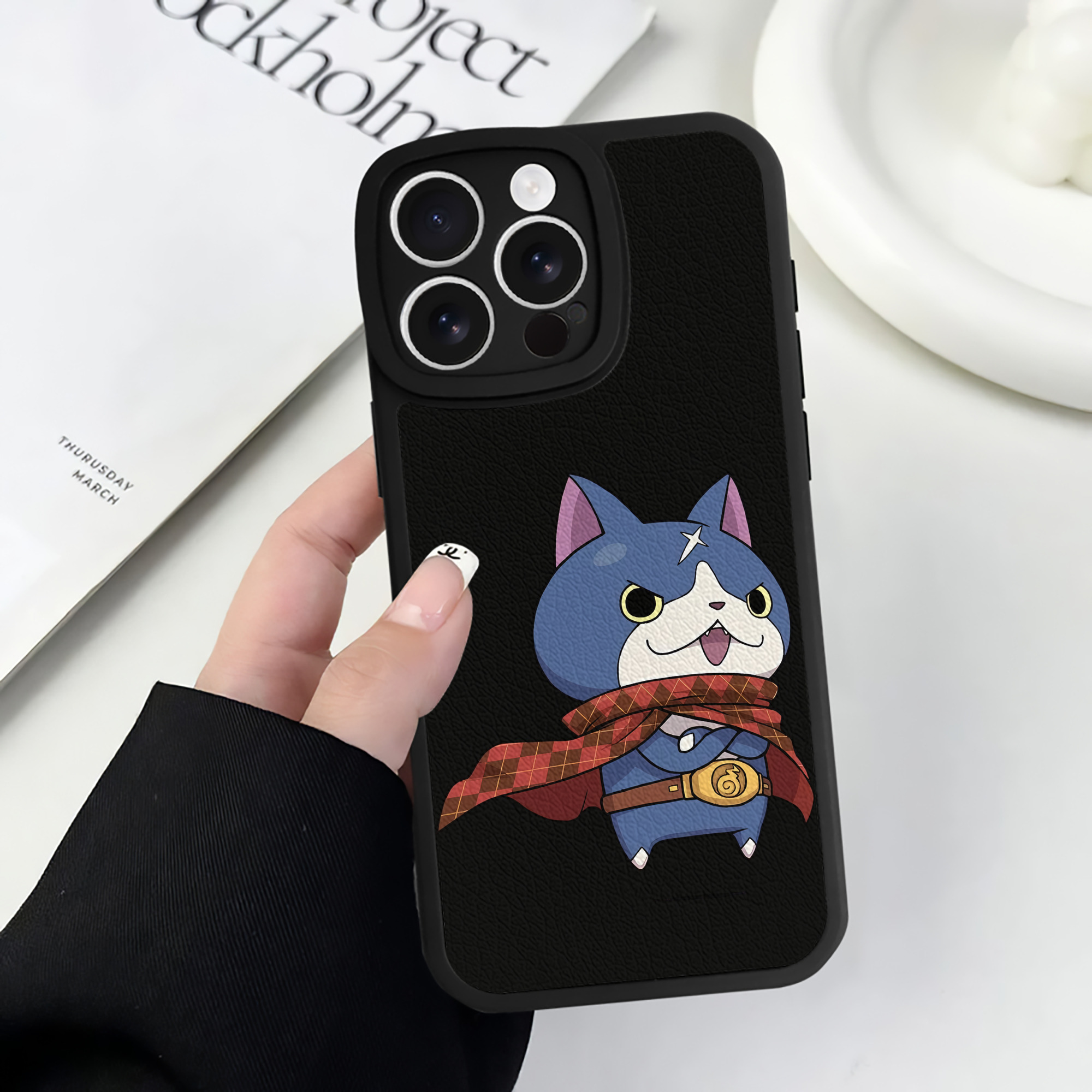 （画像用） 妖怪ウォッチ Yo-kai Watch 【iPhone 16シリーズ対応】シリコンスマホケース（レザー調） 材質：シリコン